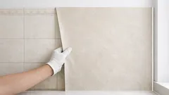 Rivestimenti bagno senza demolire: 3 alternative al microcemento da fare anche in 1 giorno